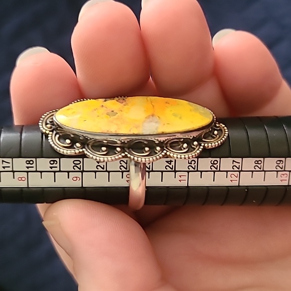 Bumble Bee Ring - Picture 4 of 4